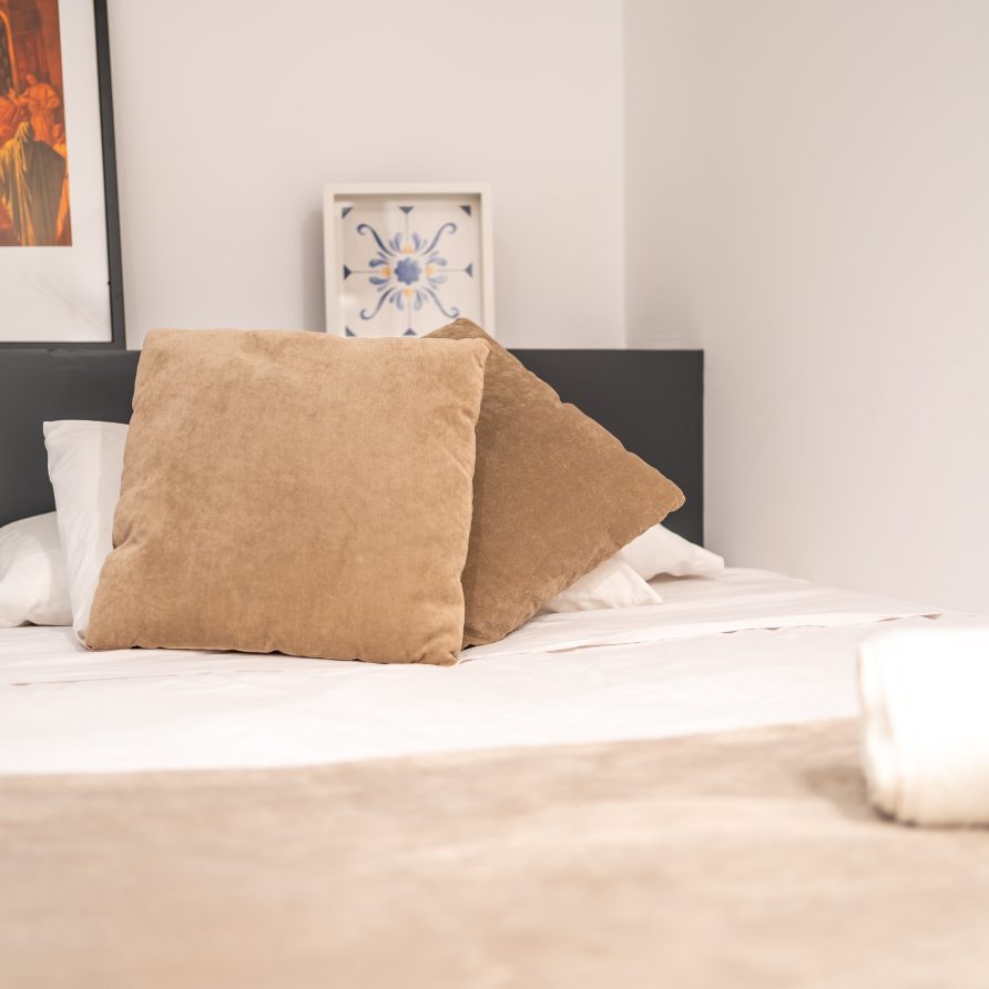 Basic Room w/ Patio (H15) Vinatea